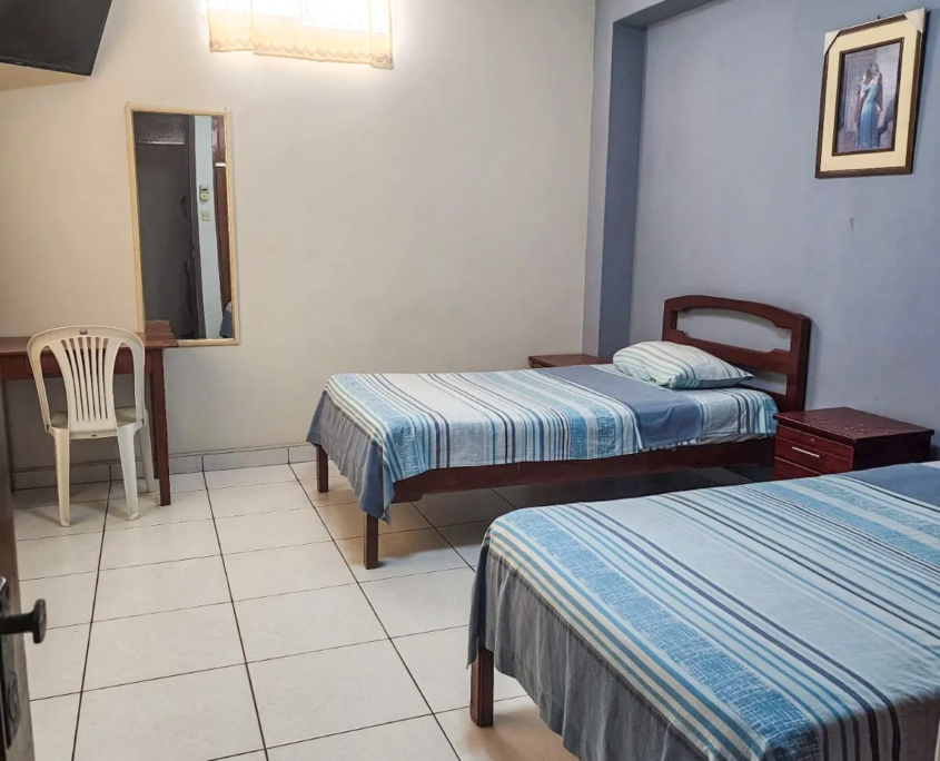 Habitación doble lista para huéspedes